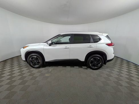 Used 2024 Nissan Rogue SV w/ SV Premium Package image 26
