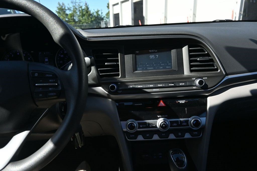 Used 2020 Hyundai Elantra SE FWD image 29