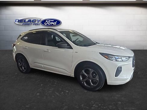Used 2023 Ford Escape ST-Line w/ Tech Pack #1 AWD/4WD image 9