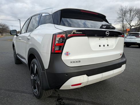 New 2025 Nissan Kicks SR image 7