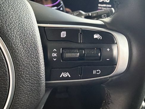 Used 2025 Kia Sportage EX FWD image 16