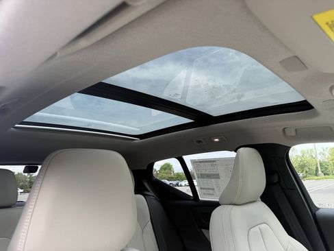 New 2025 Volvo XC40 B5 Ultra w/ Climate Package image 26