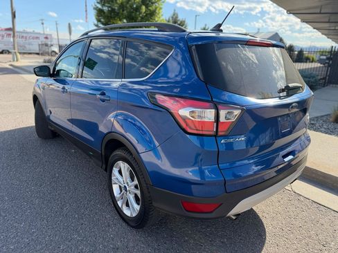 Used 2018 Ford Escape SE w/ SE Sync 3 Package AWD/4WD image 3