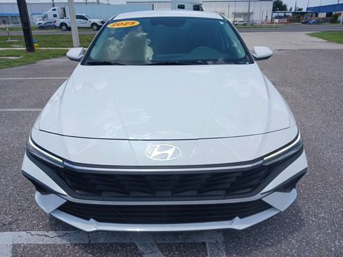 Used 2025 Hyundai Elantra SE FWD image 8