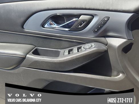 Used 2021 Chevrolet Traverse Premier w/ Redline Edition FWD image 17