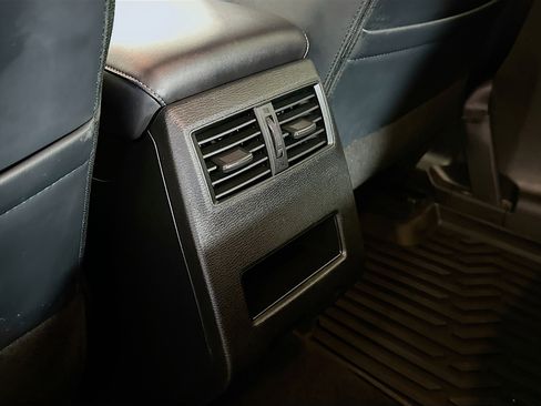 Used 2024 Mitsubishi Outlander SE image 27