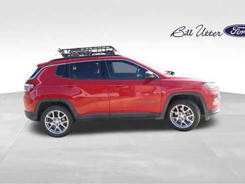Used 2023 Jeep Compass Latitude image 4