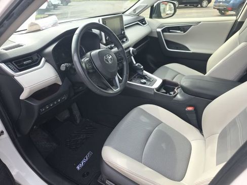 Used 2020 Toyota RAV4 Limited image 8