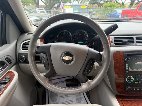 Used 2007 Chevrolet Suburban LTZ w/ LTZ Preferred Equipment Group image 9