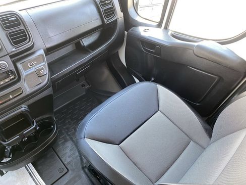Used 2025 RAM ProMaster 2500 w/ Convenience Group FWD image 18