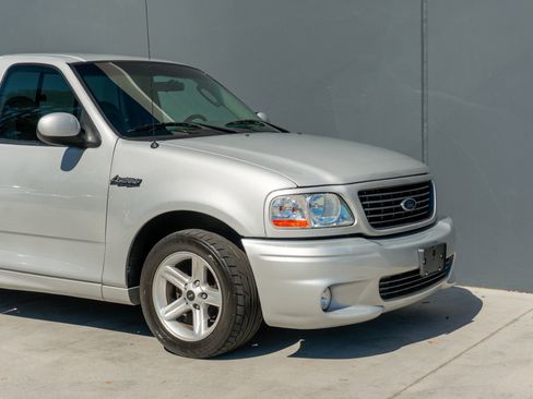 Used 2004 Ford F150 Lightning RWD image 39