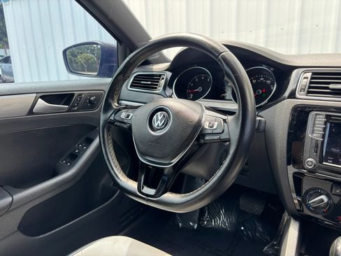 Used 2016 Volkswagen Jetta Sport FWD image 15