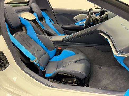Used 2022 Chevrolet Corvette Stingray Premium Conv w/ Z51 Performance Package RWD image 11