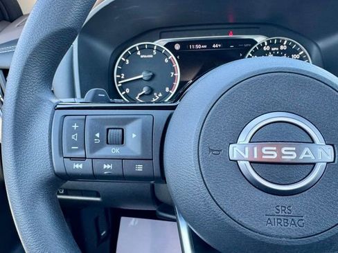 Used 2023 Nissan Rogue SV image 19