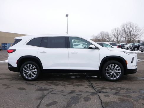 Used 2025 Buick Enclave Preferred image 8