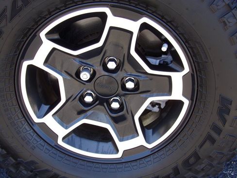 Used 2023 Jeep Gladiator Rubicon AWD/4WD image 18