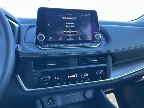 Certified 2025 Nissan Rogue SV image 31