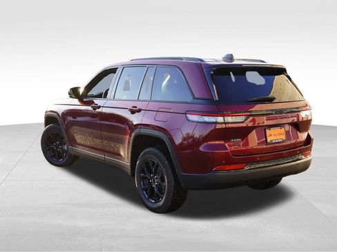 Certified 2025 Jeep Grand Cherokee Altitude image 7