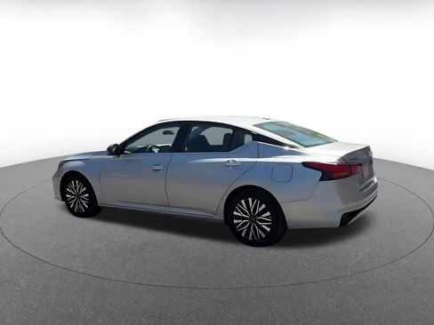 Used 2025 Nissan Altima 2.5 SV FWD image 10