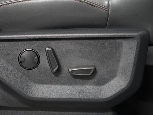 Used 2025 Ford Expedition Active AWD/4WD image 34