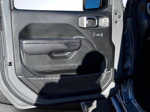 Used 2022 Jeep Gladiator Willys image 24