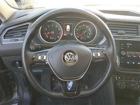 Used 2019 Volkswagen Tiguan SE w/ Panoramic Sunroof Package image 19
