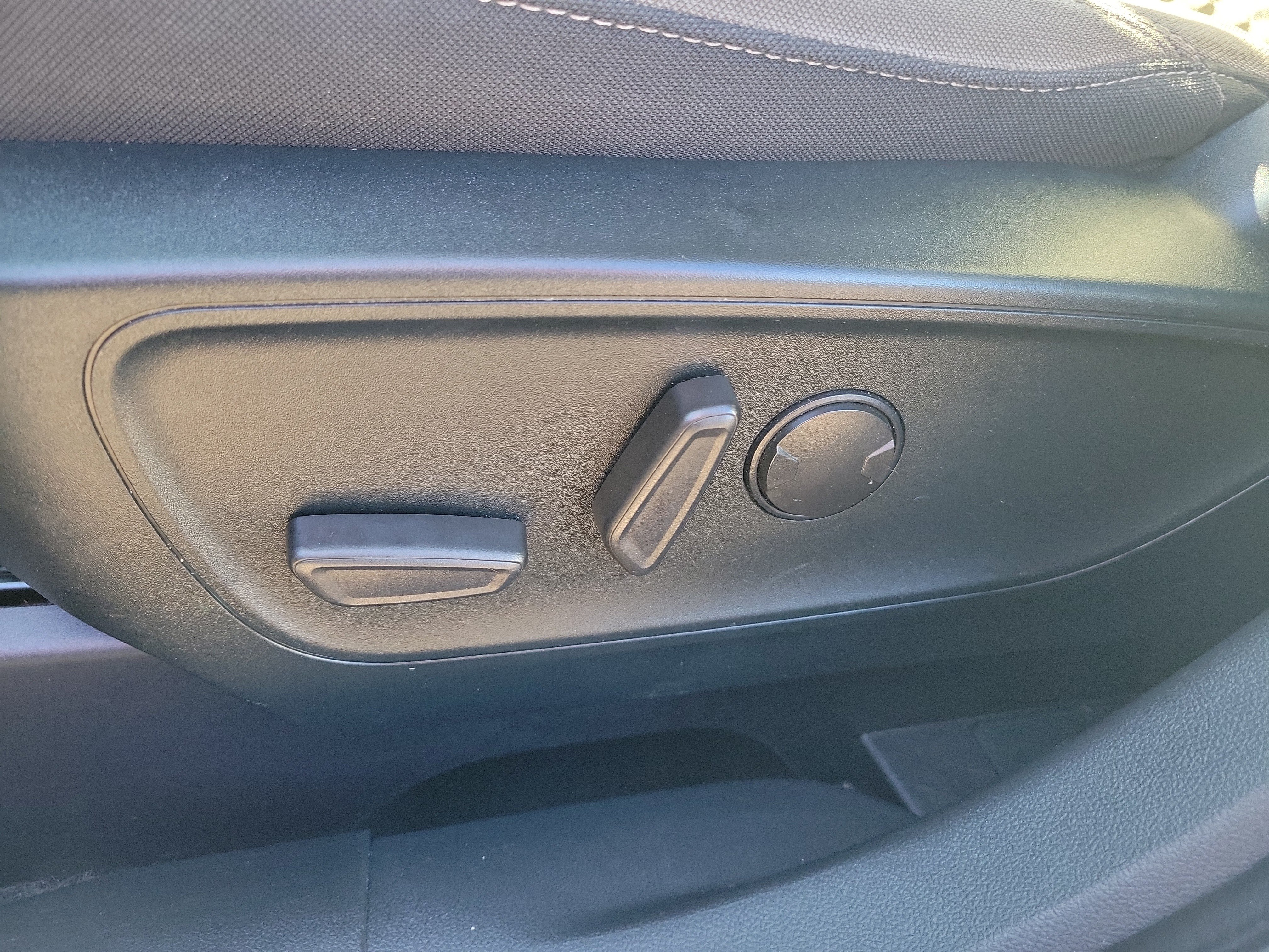 Used 2020 Ford Escape SE AWD/4WD image 16