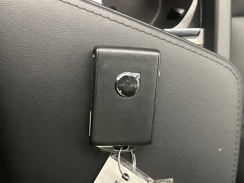 Used 2025 Volvo XC60 B5 Plus image 10