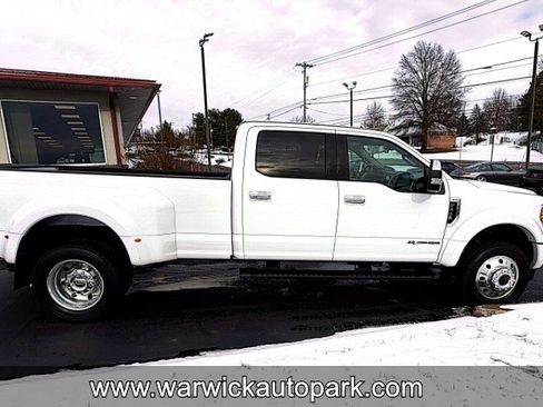 Used 2017 Ford F450 XLT w/ XLT Premium Package image 16