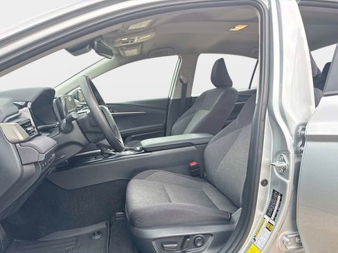 Used 2025 Toyota Camry LE w/ Convenience Package image 17