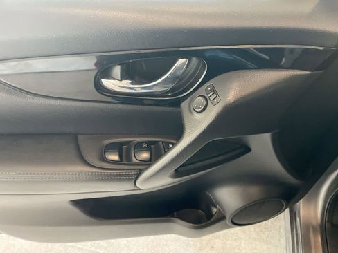 Used 2020 Nissan Rogue Sport SV image 13