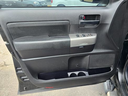 Used 2013 Toyota Tundra 4x4 CrewMax image 13