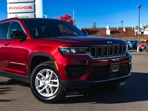 New 2025 Jeep Grand Cherokee 4WD image 3