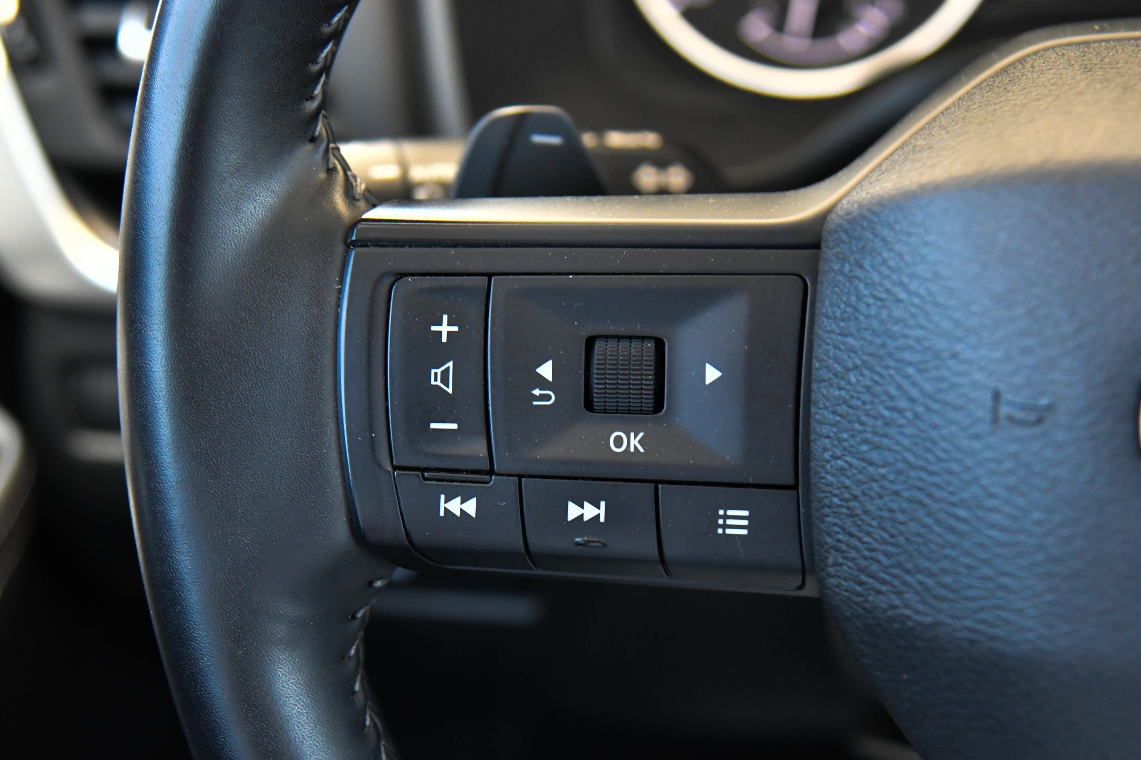 Used 2025 Nissan Rogue SV AWD/4WD image 31