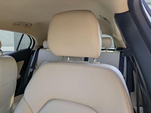 Used 2020 Mercedes-Benz GLA 250 4MATIC image 14