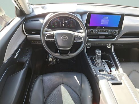 Used 2024 Toyota Grand Highlander Limited image 14