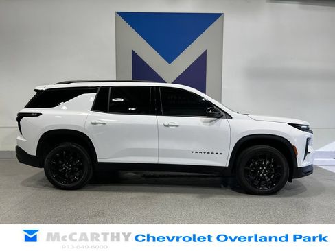 Used 2025 Chevrolet Traverse LT w/ Midnight/Sport Edition FWD image 4