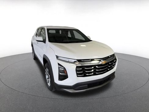 Used 2025 Chevrolet Equinox LT image 5