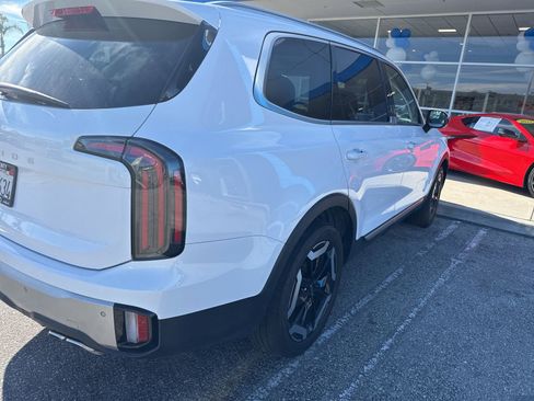 Used 2024 Kia Telluride EX image 4