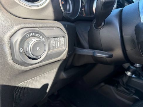 Used 2020 Jeep Wrangler Unlimited Sahara AWD/4WD image 20