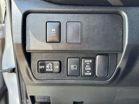 Used 2021 Toyota Tacoma TRD Off-Road w/ Technology Package AWD/4WD image 29