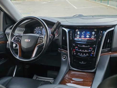 Used 2018 Cadillac Escalade ESV Luxury RWD image 35