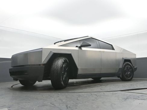 Used 2024 Tesla Cybertruck AWD Crew Cab image 28