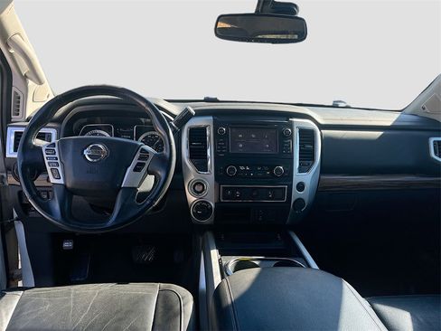 Used 2018 Nissan Titan SL image 21