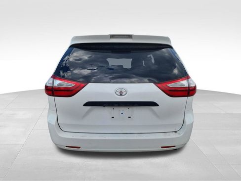 Used 2019 Toyota Sienna L FWD image 8