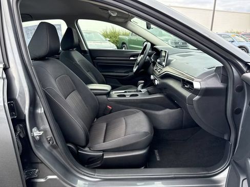 Used 2025 Nissan Altima 2.5 SV FWD image 9