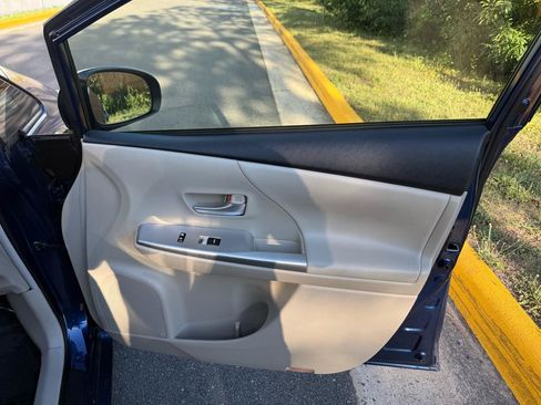 Used 2012 Toyota Prius V Five FWD image 21