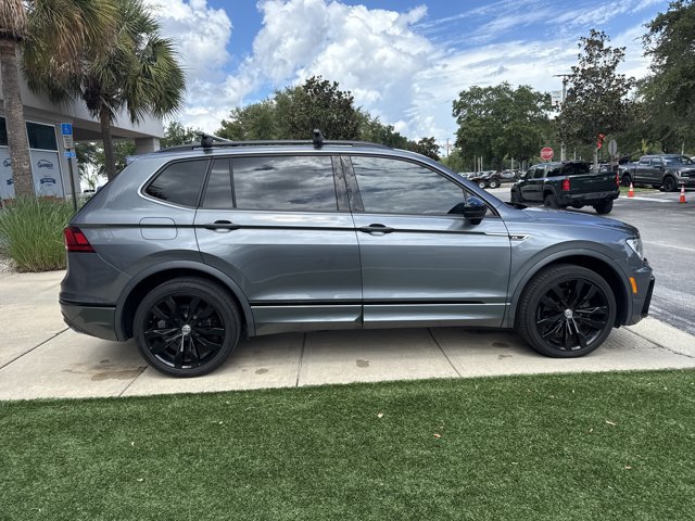 Used 2020 Volkswagen Tiguan SE R-Line AWD/4WD image 2