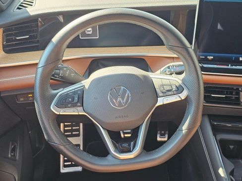Used 2025 Volkswagen Tiguan SEL R-Line AWD/4WD image 25