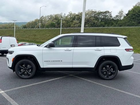New 2026 Jeep Grand Cherokee L Limited w/ Limited Altitude Package AWD/4WD image 4